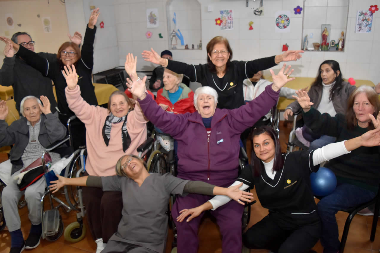 Musicoterapia y actividades recreativas en geriátrico